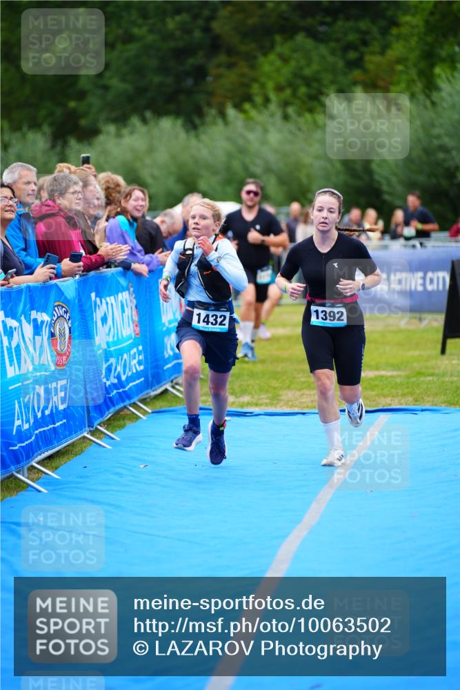 30.08.2026 - Elbe Triathlon Hamburg LAZAROV Photography http://msf.ph/oto/10063502 30.08.2026 11:56:25 Ziel 1174, 1392, 1432 meine-sportfotos.de