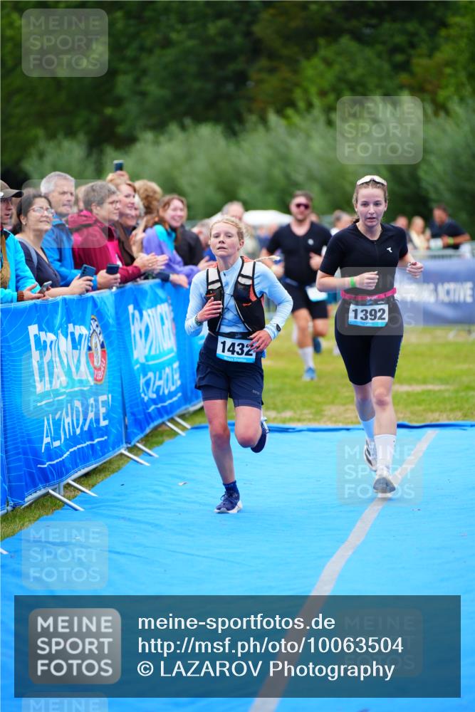30.08.2026 - Elbe Triathlon Hamburg LAZAROV Photography http://msf.ph/oto/10063504 30.08.2026 11:56:25 Ziel 1174, 1392, 1432 meine-sportfotos.de