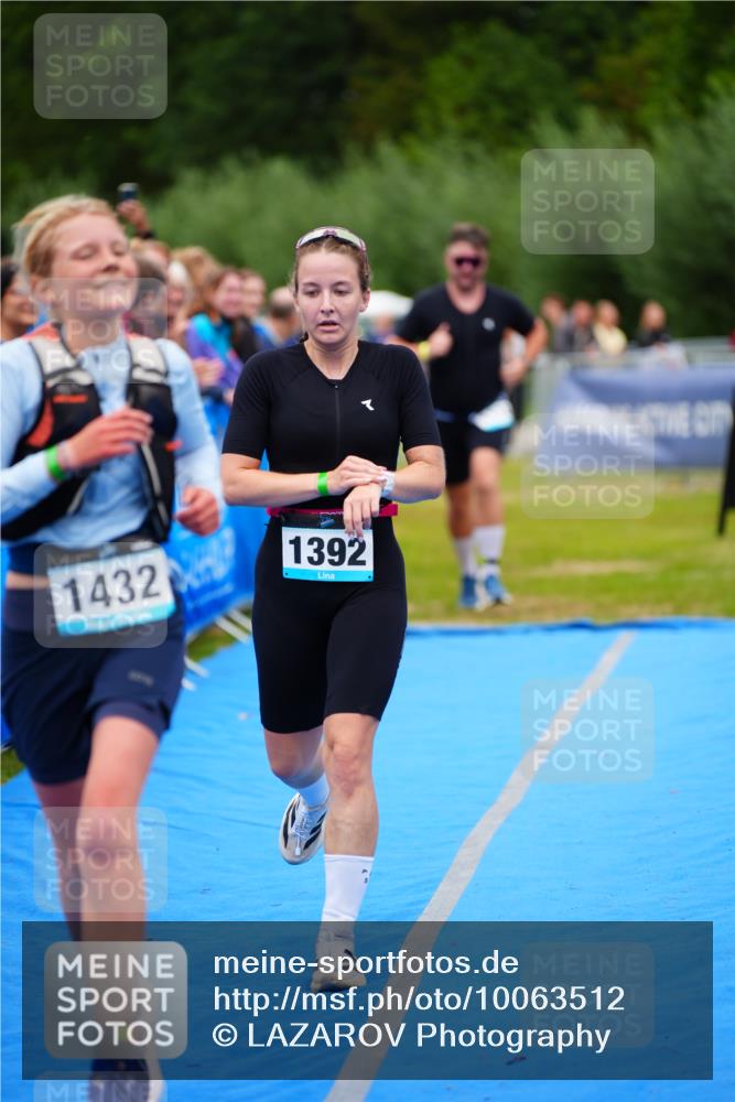30.08.2026 - Elbe Triathlon Hamburg LAZAROV Photography http://msf.ph/oto/10063512 30.08.2026 11:56:26 Ziel 1174, 1392, 1432 meine-sportfotos.de