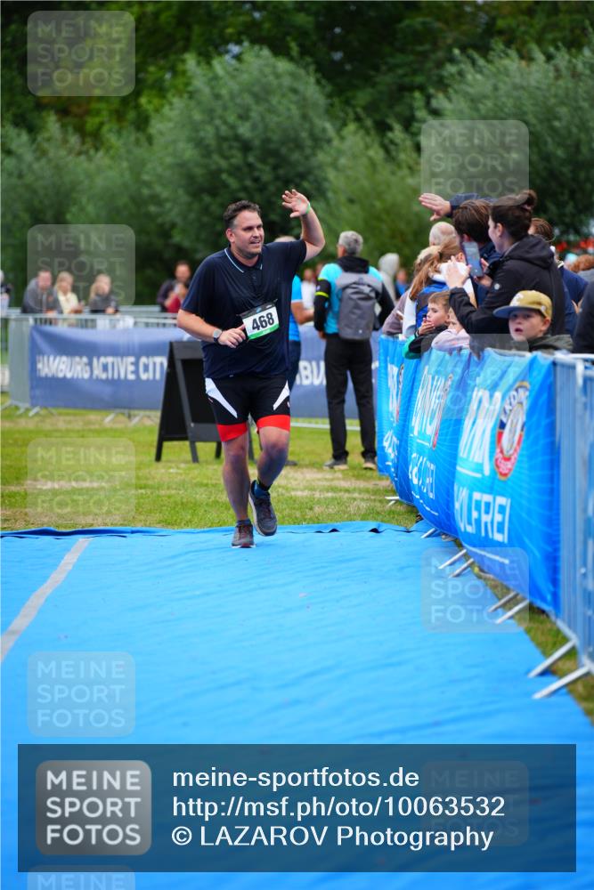 30.08.2026 - Elbe Triathlon Hamburg LAZAROV Photography http://msf.ph/oto/10063532 30.08.2026 11:56:37 Ziel 468 meine-sportfotos.de
