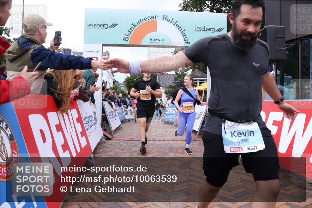30.08.2026 - Blankeneser Heldenlauf Lena Gebhardt http://msf.ph/oto/10063539 30.08.2026 12:38:55 Ziel 2399, 2546, 4226, 4279 meine-sportfotos.de