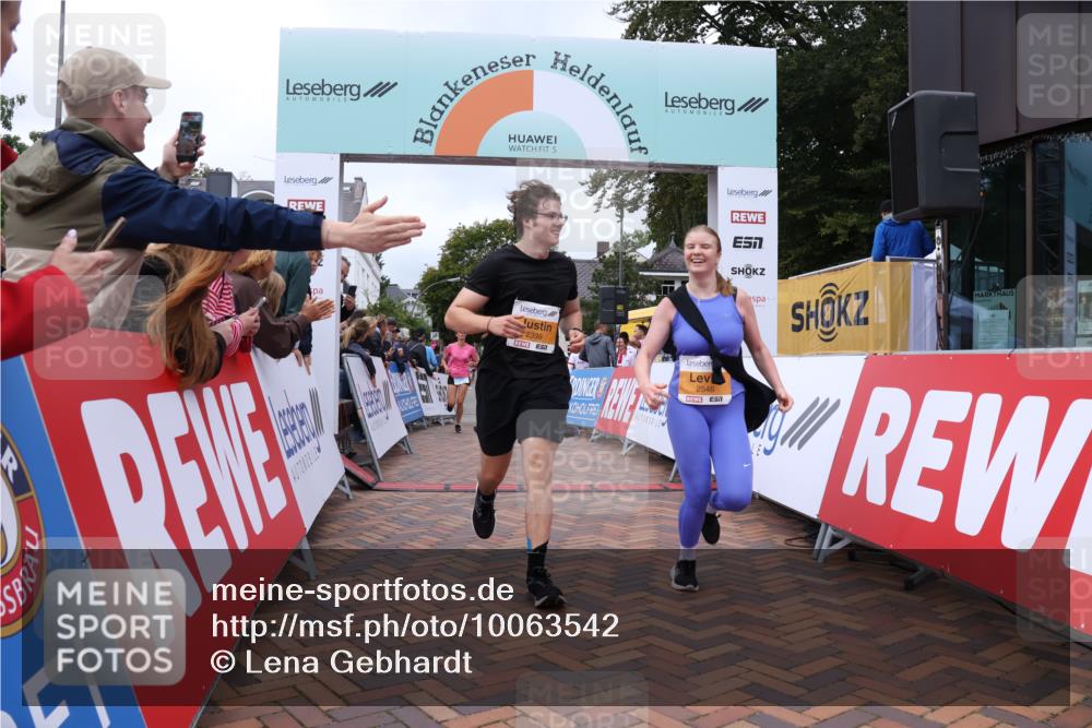 30.08.2026 - Blankeneser Heldenlauf Lena Gebhardt http://msf.ph/oto/10063542 30.08.2026 12:38:55 Ziel 2399, 2546, 4226, 4279 meine-sportfotos.de