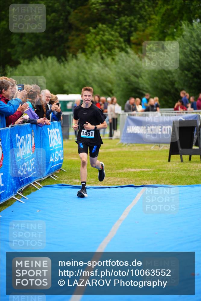 30.08.2026 - Elbe Triathlon Hamburg LAZAROV Photography http://msf.ph/oto/10063552 30.08.2026 11:57:00 Ziel 1451 meine-sportfotos.de