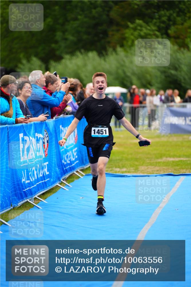 30.08.2026 - Elbe Triathlon Hamburg LAZAROV Photography http://msf.ph/oto/10063556 30.08.2026 11:57:01 Ziel 1451 meine-sportfotos.de