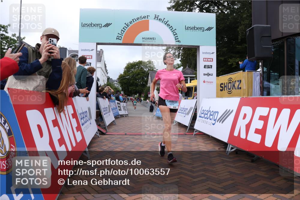 30.08.2026 - Blankeneser Heldenlauf Lena Gebhardt http://msf.ph/oto/10063557 30.08.2026 12:38:58 Ziel 2399, 2546, 4226, 4279 meine-sportfotos.de
