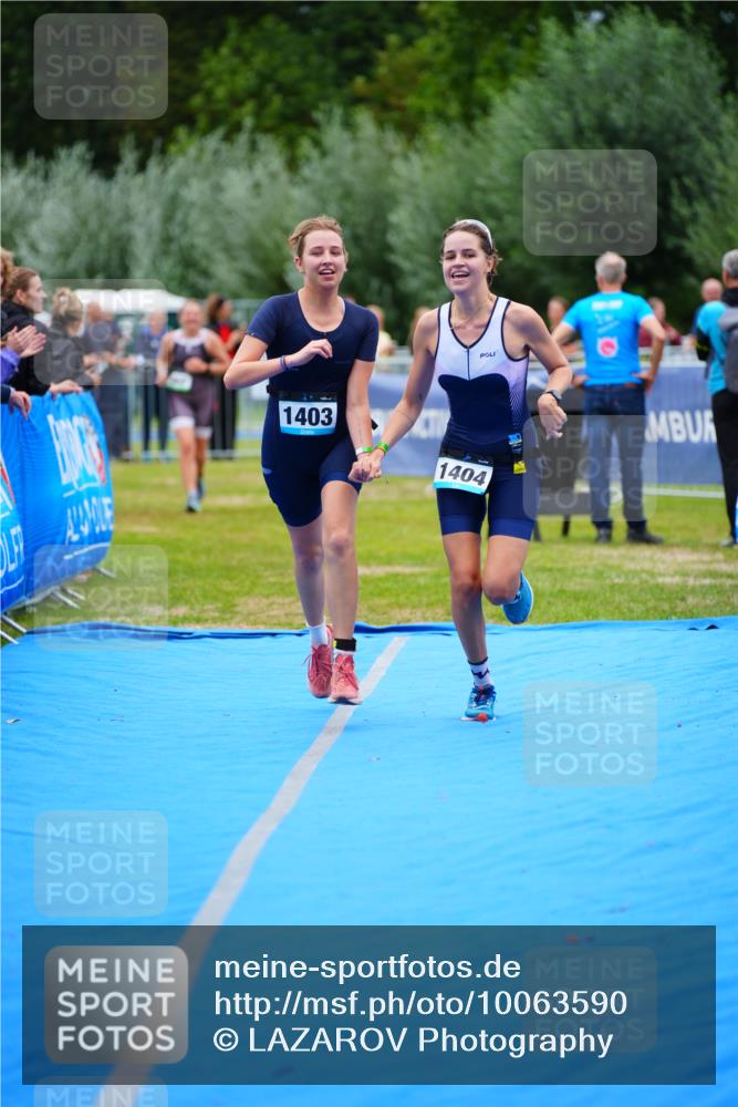 30.08.2026 - Elbe Triathlon Hamburg LAZAROV Photography http://msf.ph/oto/10063590 30.08.2026 11:57:37 Ziel 860, 1403, 1404 meine-sportfotos.de