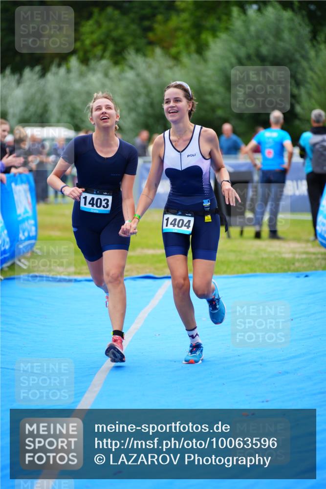 30.08.2026 - Elbe Triathlon Hamburg LAZAROV Photography http://msf.ph/oto/10063596 30.08.2026 11:57:37 Ziel 860, 1403, 1404 meine-sportfotos.de