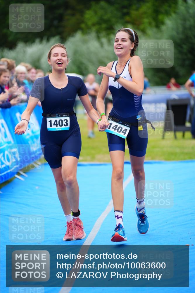 30.08.2026 - Elbe Triathlon Hamburg LAZAROV Photography http://msf.ph/oto/10063600 30.08.2026 11:57:38 Ziel 860, 1403, 1404 meine-sportfotos.de