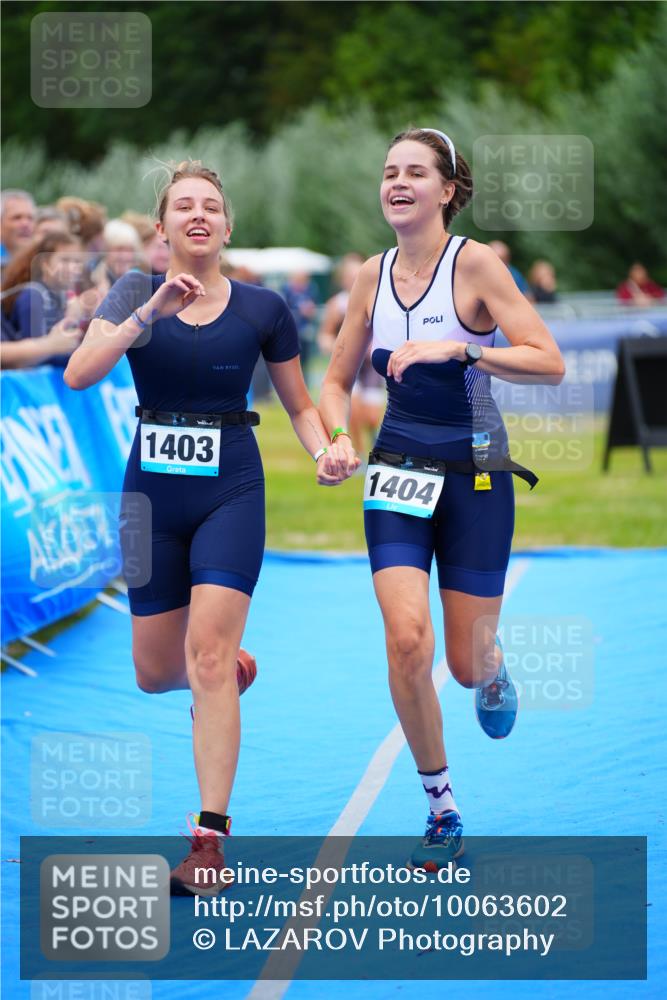 30.08.2026 - Elbe Triathlon Hamburg LAZAROV Photography http://msf.ph/oto/10063602 30.08.2026 11:57:38 Ziel 860, 1403, 1404 meine-sportfotos.de