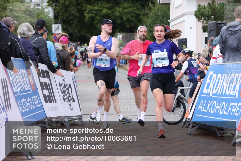 30.08.2026 - Blankeneser Heldenlauf Lena Gebhardt http://msf.ph/oto/10063661 30.08.2026 12:39:49 Ziel 4043, 4142, 4222 meine-sportfotos.de