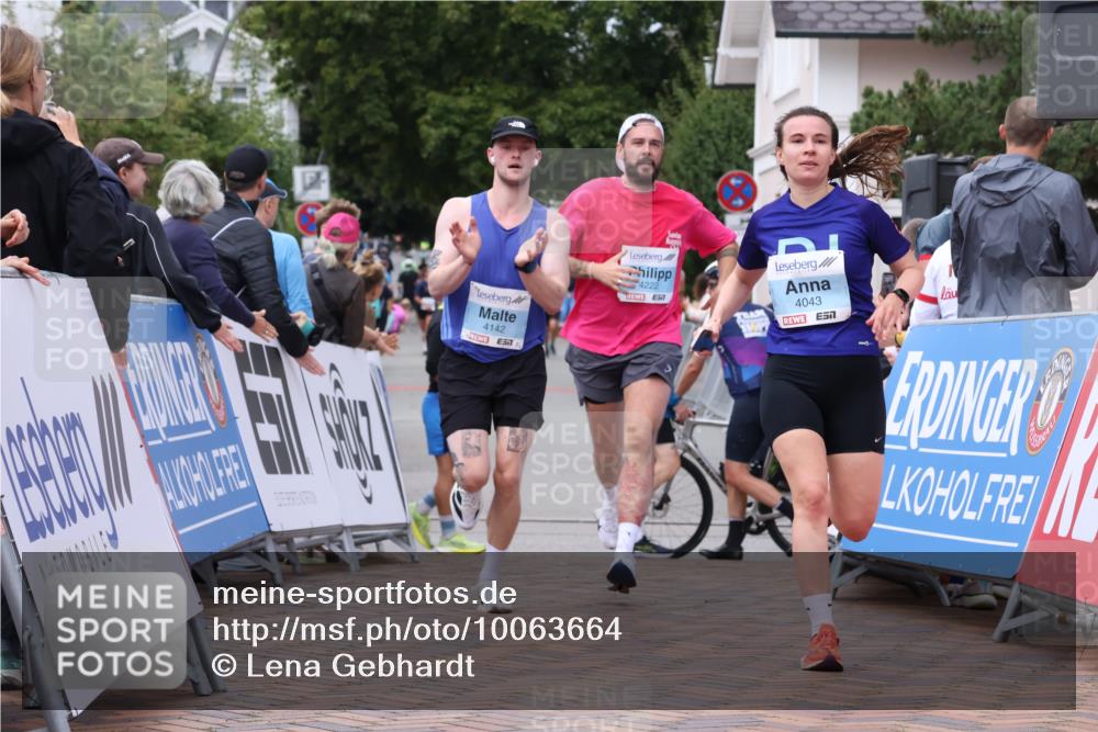 30.08.2026 - Blankeneser Heldenlauf Lena Gebhardt http://msf.ph/oto/10063664 30.08.2026 12:39:49 Ziel 4043, 4142, 4222 meine-sportfotos.de