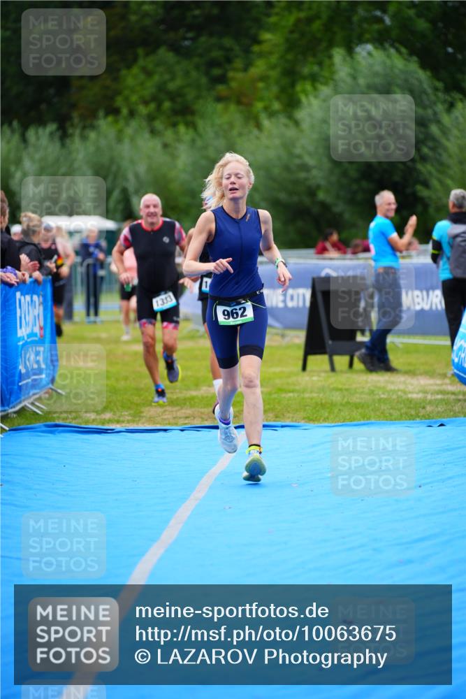 30.08.2026 - Elbe Triathlon Hamburg LAZAROV Photography http://msf.ph/oto/10063675 30.08.2026 11:58:07 Ziel 901, 962, 1333, 1443, 1458 meine-sportfotos.de