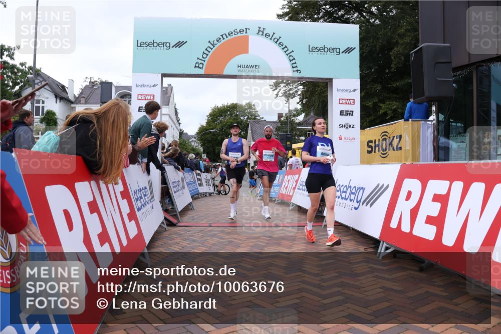30.08.2026 - Blankeneser Heldenlauf Lena Gebhardt http://msf.ph/oto/10063676 30.08.2026 12:39:51 Ziel 4043, 4142, 4222 meine-sportfotos.de