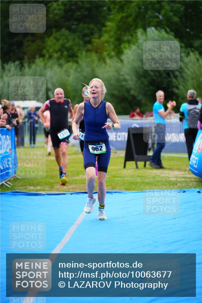 30.08.2026 - Elbe Triathlon Hamburg LAZAROV Photography http://msf.ph/oto/10063677 30.08.2026 11:58:07 Ziel 901, 962, 1333, 1443, 1458 meine-sportfotos.de