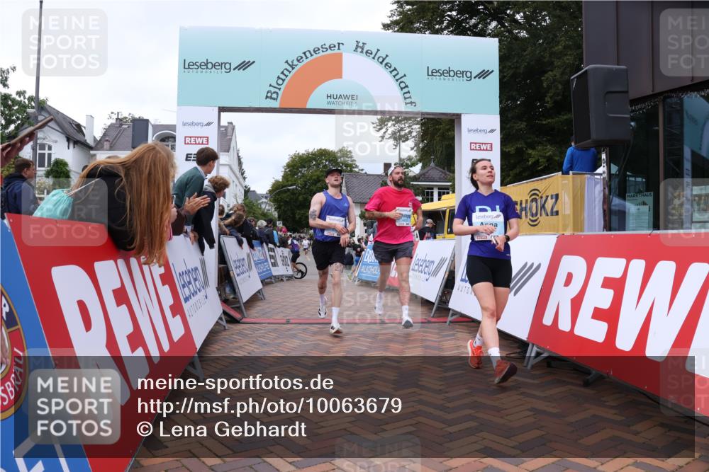 30.08.2026 - Blankeneser Heldenlauf Lena Gebhardt http://msf.ph/oto/10063679 30.08.2026 12:39:51 Ziel 4043, 4142, 4222 meine-sportfotos.de