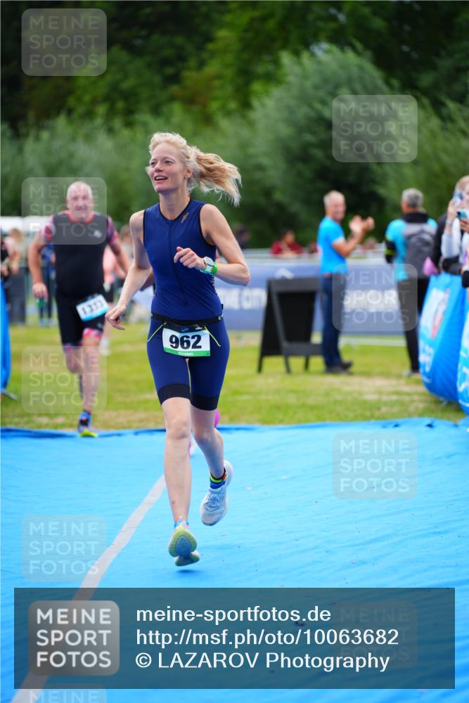 30.08.2026 - Elbe Triathlon Hamburg LAZAROV Photography http://msf.ph/oto/10063682 30.08.2026 11:58:08 Ziel 901, 962, 1333, 1458 meine-sportfotos.de