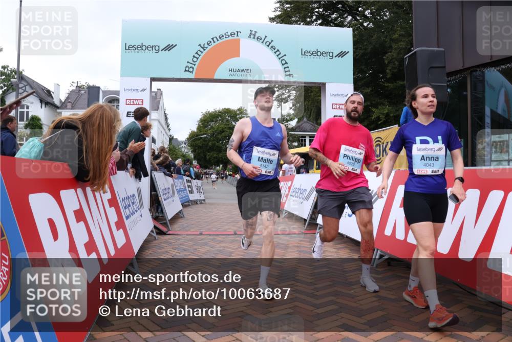 30.08.2026 - Blankeneser Heldenlauf Lena Gebhardt http://msf.ph/oto/10063687 30.08.2026 12:39:52 Ziel 4043, 4142, 4222 meine-sportfotos.de