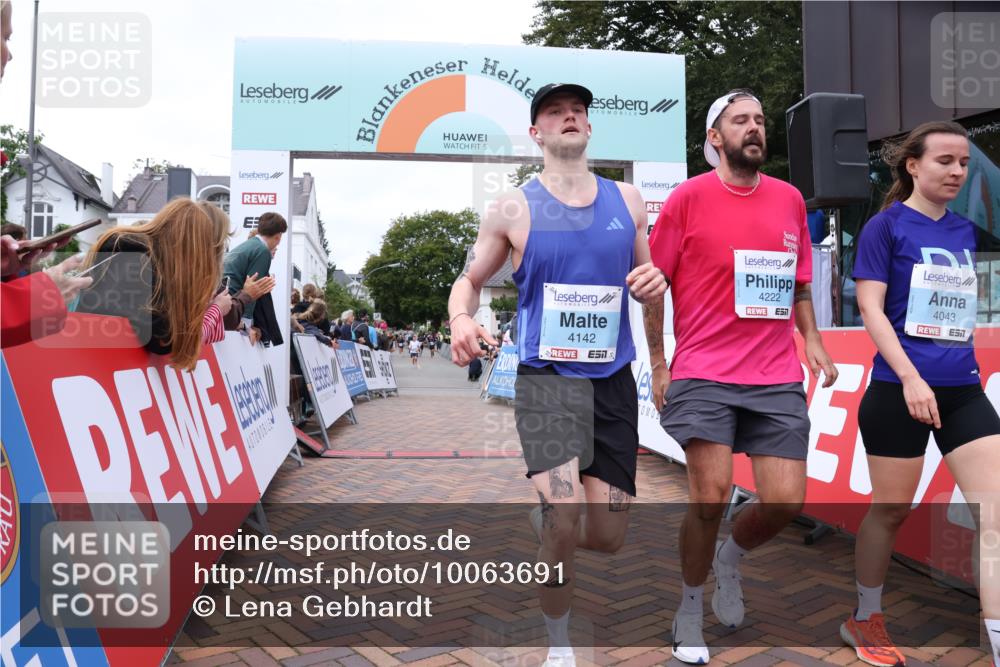 30.08.2026 - Blankeneser Heldenlauf Lena Gebhardt http://msf.ph/oto/10063691 30.08.2026 12:39:53 Ziel 4043, 4142, 4222 meine-sportfotos.de