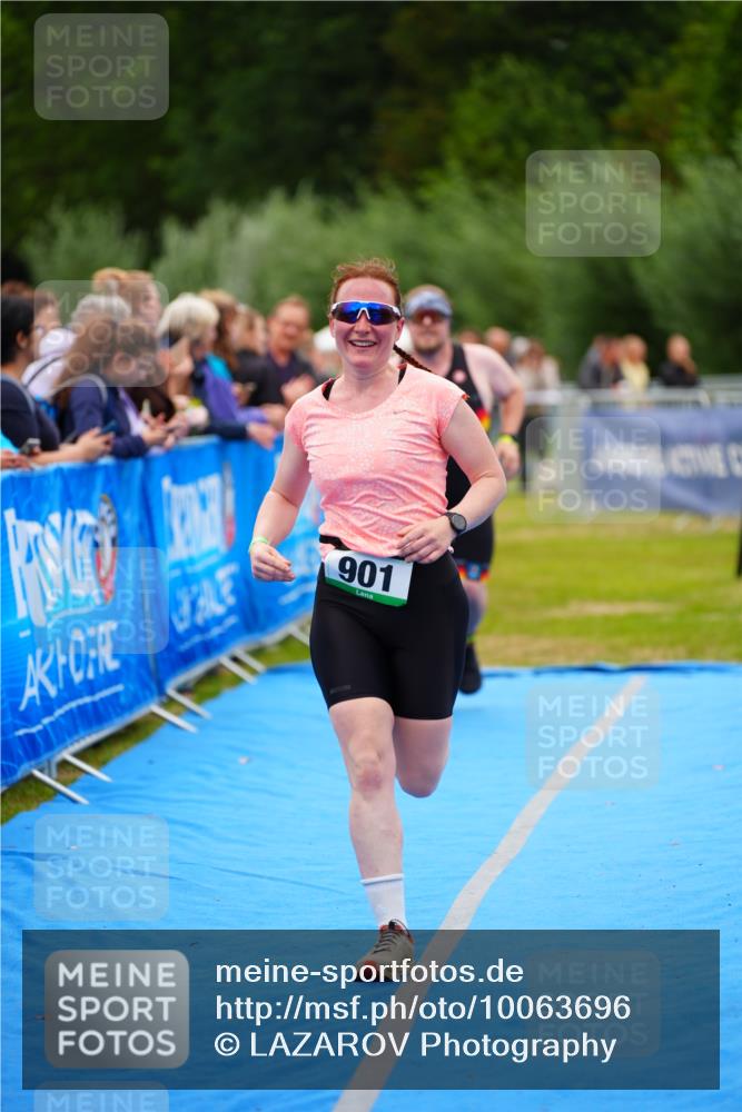 30.08.2026 - Elbe Triathlon Hamburg LAZAROV Photography http://msf.ph/oto/10063696 30.08.2026 11:58:15 Ziel 897, 901, 1181 meine-sportfotos.de