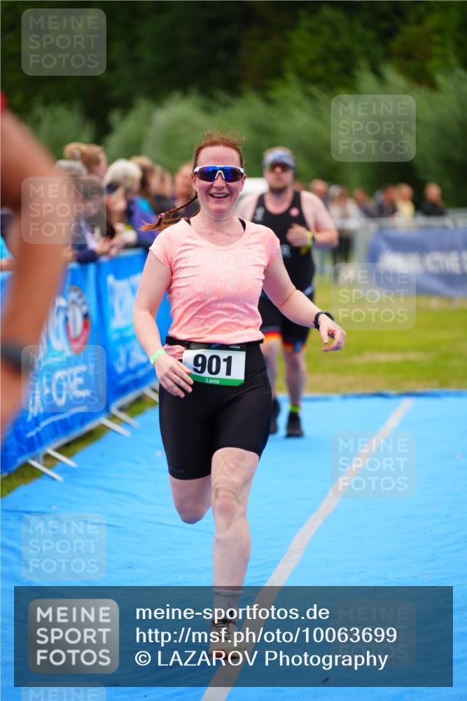 30.08.2026 - Elbe Triathlon Hamburg LAZAROV Photography http://msf.ph/oto/10063699 30.08.2026 11:58:15 Ziel 897, 901, 1181 meine-sportfotos.de