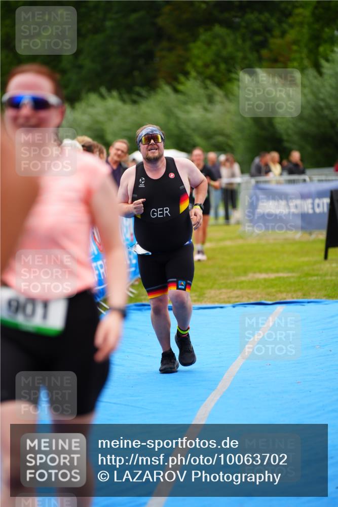 30.08.2026 - Elbe Triathlon Hamburg LAZAROV Photography http://msf.ph/oto/10063702 30.08.2026 11:58:16 Ziel 897, 901, 1181 meine-sportfotos.de