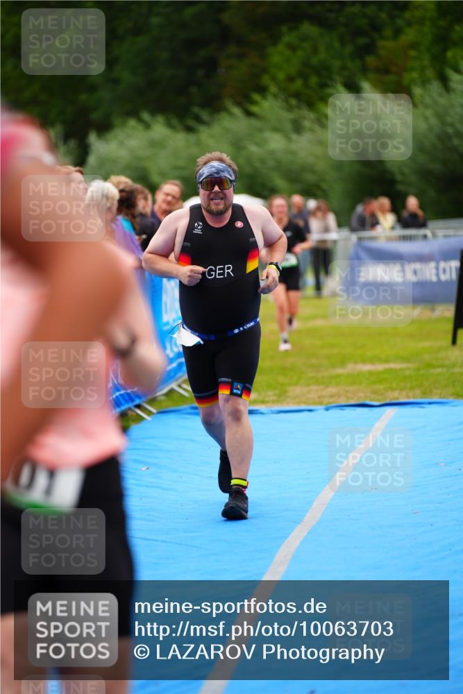 30.08.2026 - Elbe Triathlon Hamburg LAZAROV Photography http://msf.ph/oto/10063703 30.08.2026 11:58:16 Ziel 897, 901, 1181 meine-sportfotos.de