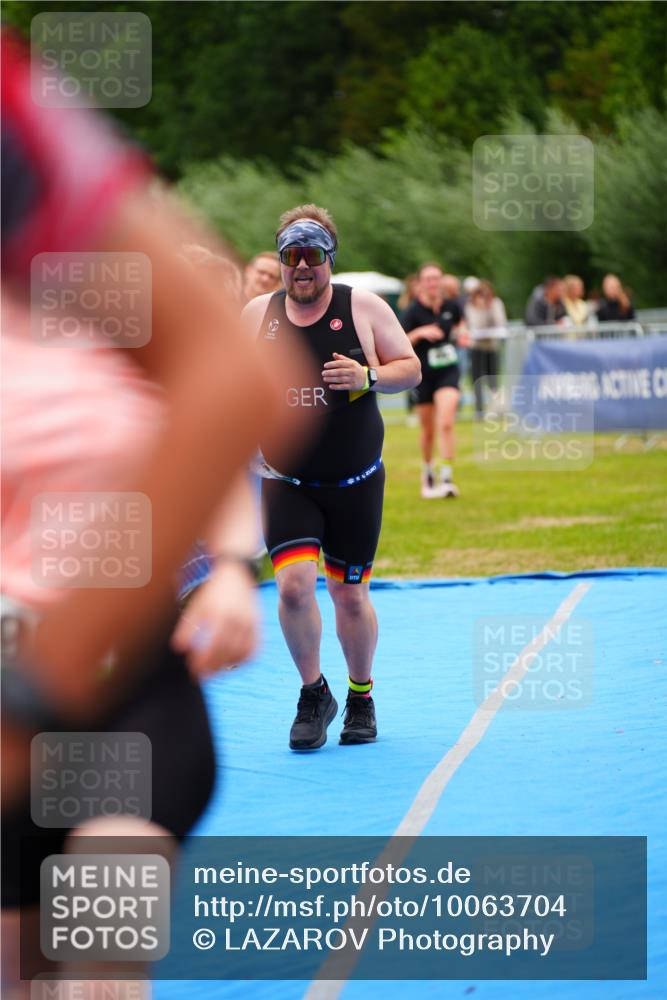 30.08.2026 - Elbe Triathlon Hamburg LAZAROV Photography http://msf.ph/oto/10063704 30.08.2026 11:58:16 Ziel 897, 901, 1181 meine-sportfotos.de