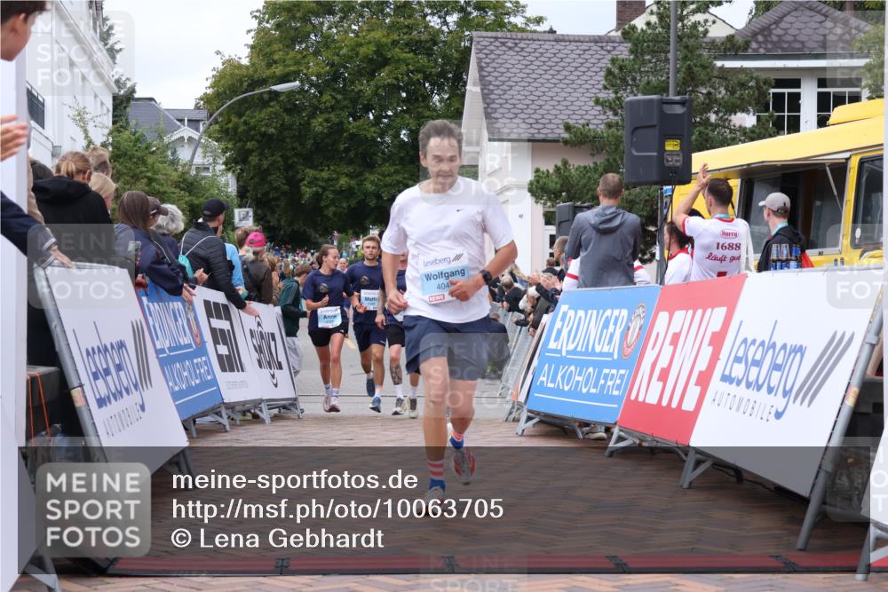 30.08.2026 - Blankeneser Heldenlauf Lena Gebhardt http://msf.ph/oto/10063705 30.08.2026 12:40:04 Ziel 4049, 4387, 4388, 4389, 4390 meine-sportfotos.de