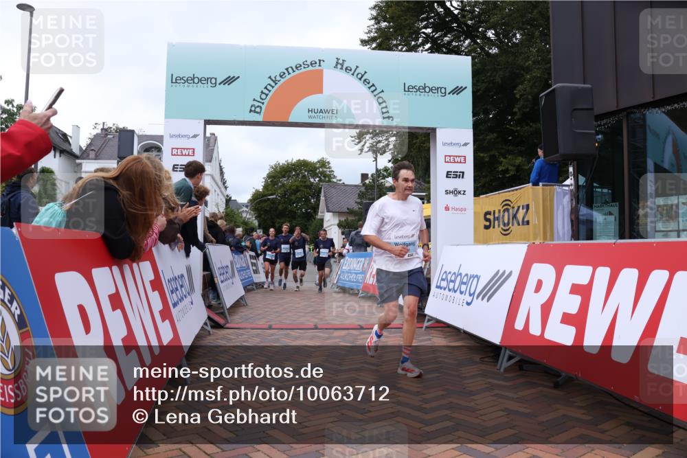 30.08.2026 - Blankeneser Heldenlauf Lena Gebhardt http://msf.ph/oto/10063712 30.08.2026 12:40:05 Ziel 4049, 4387, 4388, 4389, 4390 meine-sportfotos.de