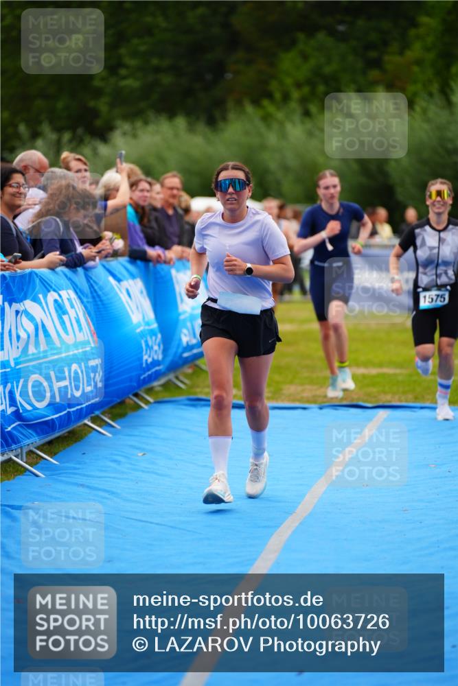 30.08.2026 - Elbe Triathlon Hamburg LAZAROV Photography http://msf.ph/oto/10063726 30.08.2026 11:58:29 Ziel 940, 1462, 1496, 1575 meine-sportfotos.de