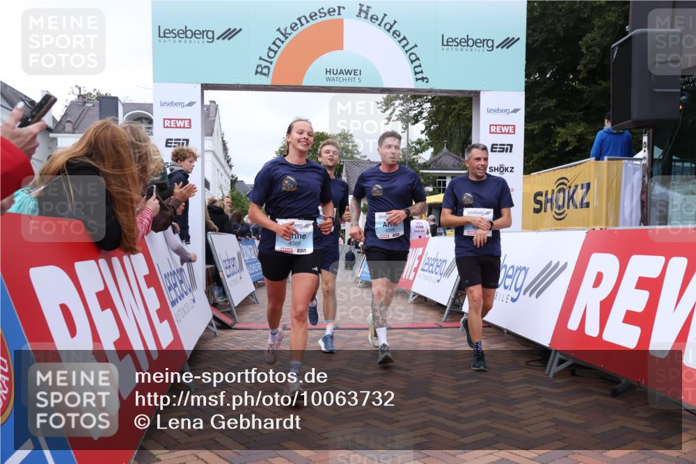 30.08.2026 - Blankeneser Heldenlauf Lena Gebhardt http://msf.ph/oto/10063732 30.08.2026 12:40:09 Ziel 4049, 4387, 4388, 4389, 4390 meine-sportfotos.de