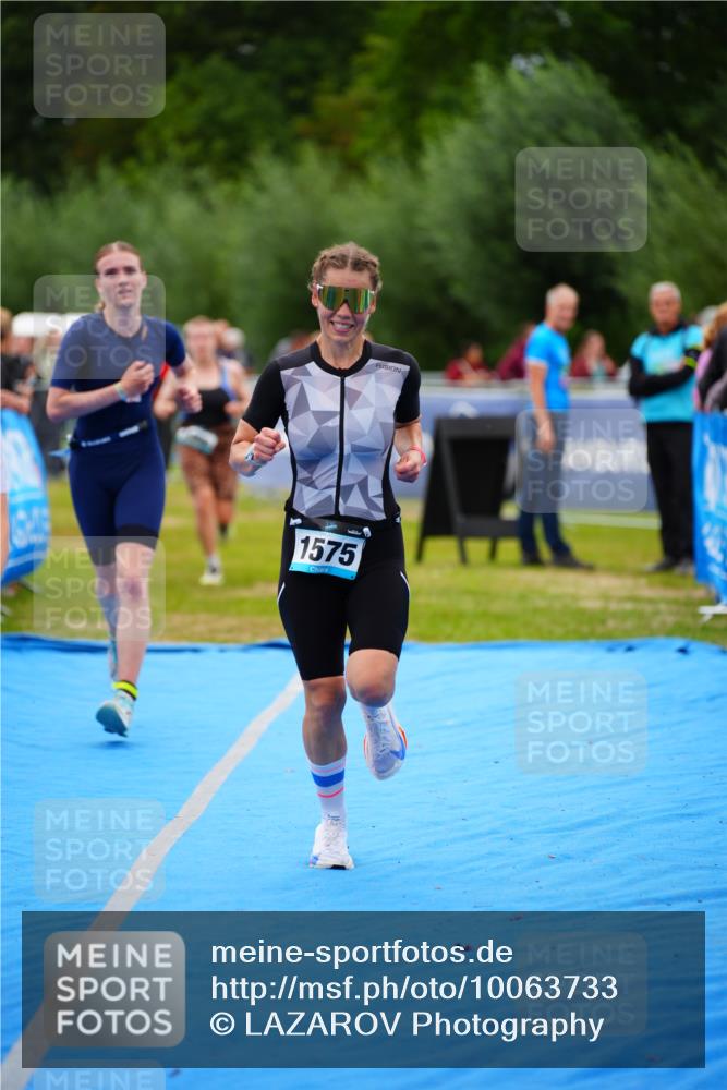 30.08.2026 - Elbe Triathlon Hamburg LAZAROV Photography http://msf.ph/oto/10063733 30.08.2026 11:58:31 Ziel 940, 1462, 1496, 1575 meine-sportfotos.de