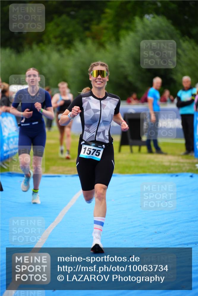 30.08.2026 - Elbe Triathlon Hamburg LAZAROV Photography http://msf.ph/oto/10063734 30.08.2026 11:58:31 Ziel 940, 1462, 1496, 1575 meine-sportfotos.de