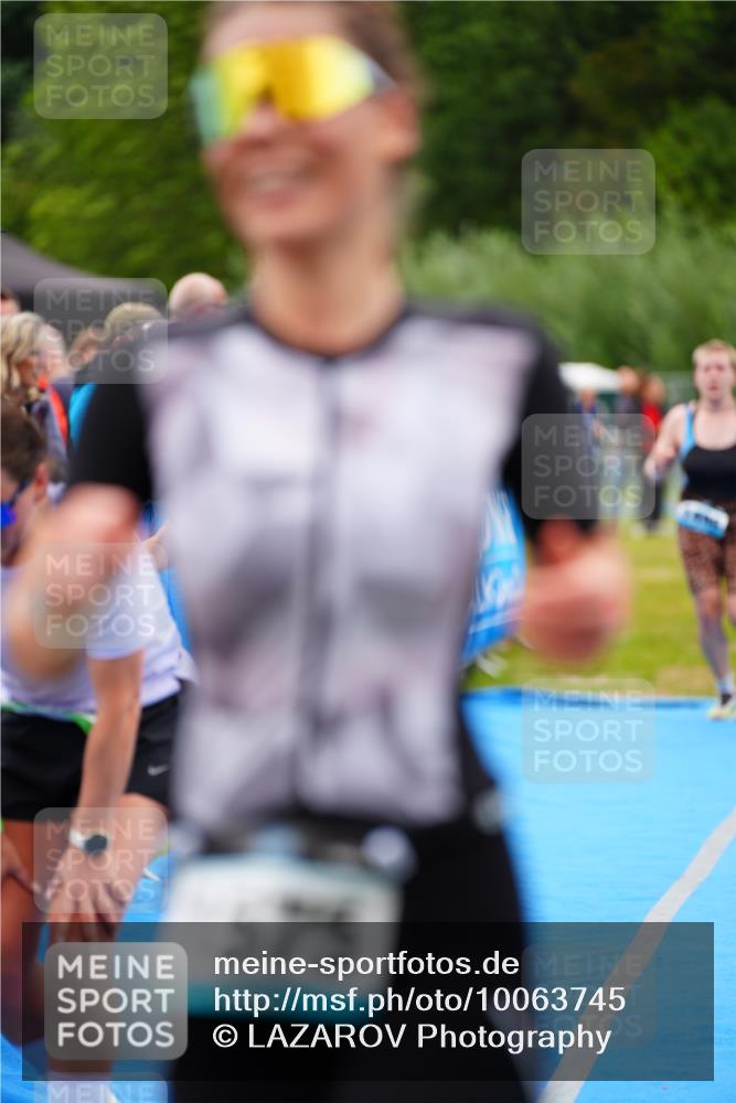 30.08.2026 - Elbe Triathlon Hamburg LAZAROV Photography http://msf.ph/oto/10063745 30.08.2026 11:58:33 Ziel 940, 1462, 1496, 1575 meine-sportfotos.de