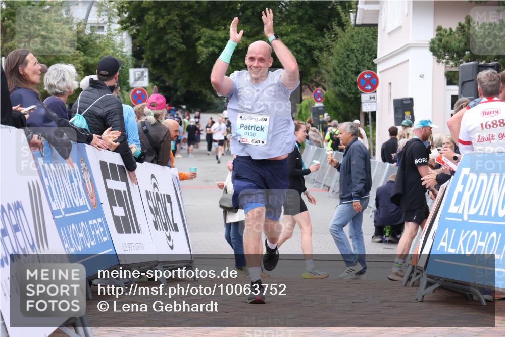 30.08.2026 - Blankeneser Heldenlauf Lena Gebhardt http://msf.ph/oto/10063752 30.08.2026 12:40:13 Ziel 4130, 4387, 4388, 4389, 4390 meine-sportfotos.de