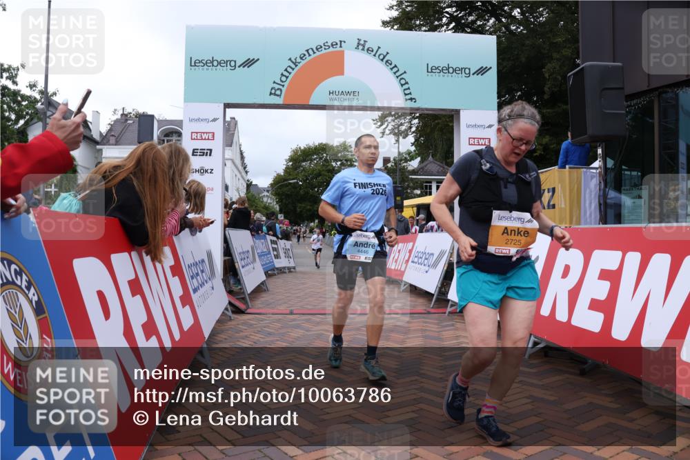 30.08.2026 - Blankeneser Heldenlauf Lena Gebhardt http://msf.ph/oto/10063786 30.08.2026 12:40:27 Ziel 2725, 4402, 4446 meine-sportfotos.de