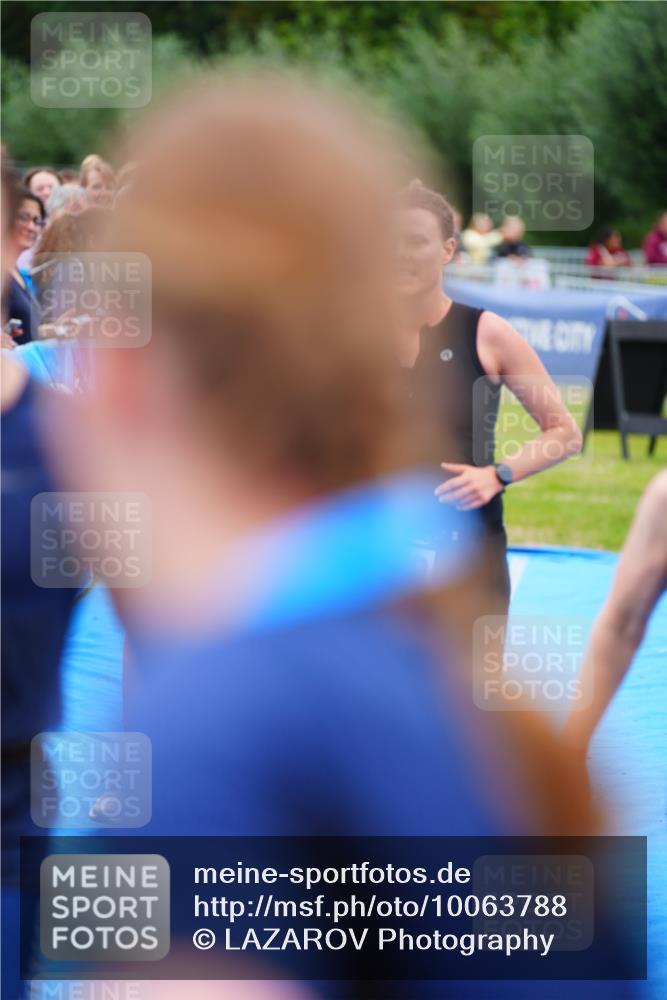 30.08.2026 - Elbe Triathlon Hamburg LAZAROV Photography http://msf.ph/oto/10063788 30.08.2026 11:58:54 Ziel 1401, 1489, 1526 meine-sportfotos.de
