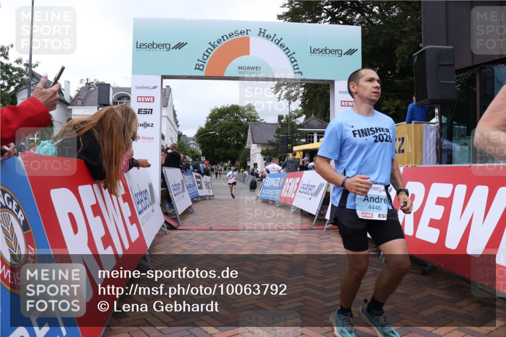 30.08.2026 - Blankeneser Heldenlauf Lena Gebhardt http://msf.ph/oto/10063792 30.08.2026 12:40:27 Ziel 2725, 4402, 4446 meine-sportfotos.de