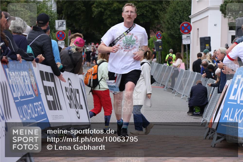 30.08.2026 - Blankeneser Heldenlauf Lena Gebhardt http://msf.ph/oto/10063795 30.08.2026 12:40:29 Ziel 2725, 4402, 4446 meine-sportfotos.de