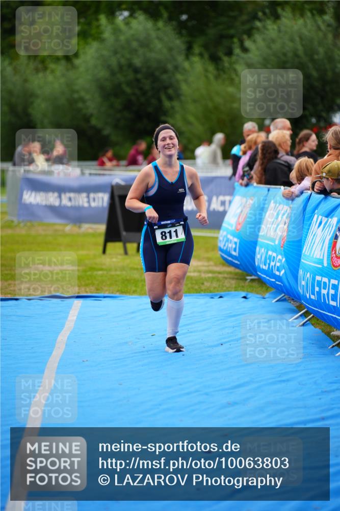 30.08.2026 - Elbe Triathlon Hamburg LAZAROV Photography http://msf.ph/oto/10063803 30.08.2026 11:59:10 Ziel 811 meine-sportfotos.de
