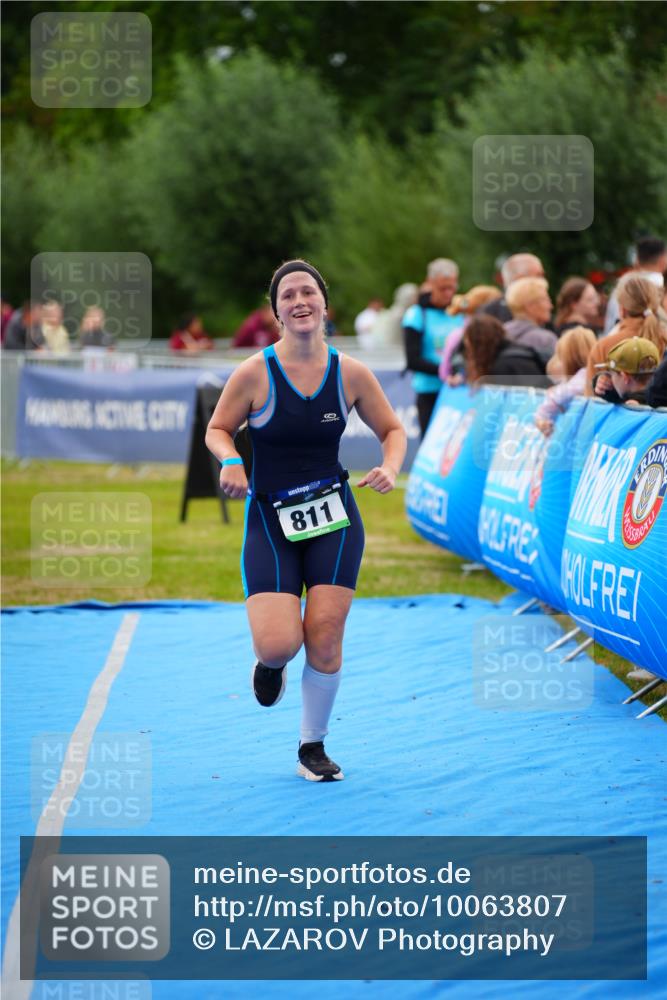 30.08.2026 - Elbe Triathlon Hamburg LAZAROV Photography http://msf.ph/oto/10063807 30.08.2026 11:59:10 Ziel 811 meine-sportfotos.de