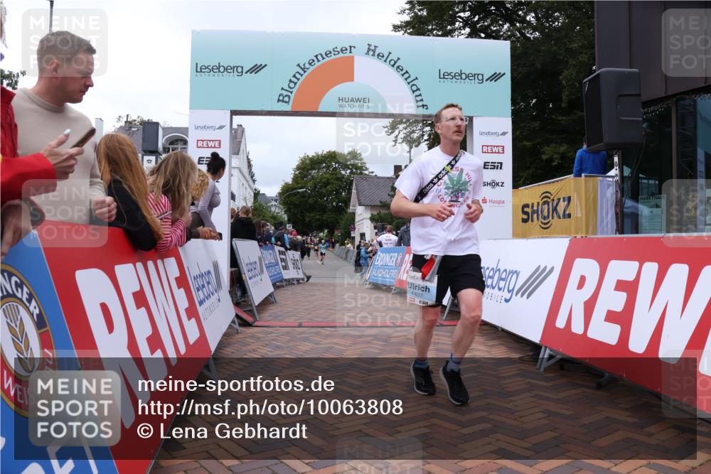 30.08.2026 - Blankeneser Heldenlauf Lena Gebhardt http://msf.ph/oto/10063808 30.08.2026 12:40:32 Ziel 2725, 4402, 4446 meine-sportfotos.de
