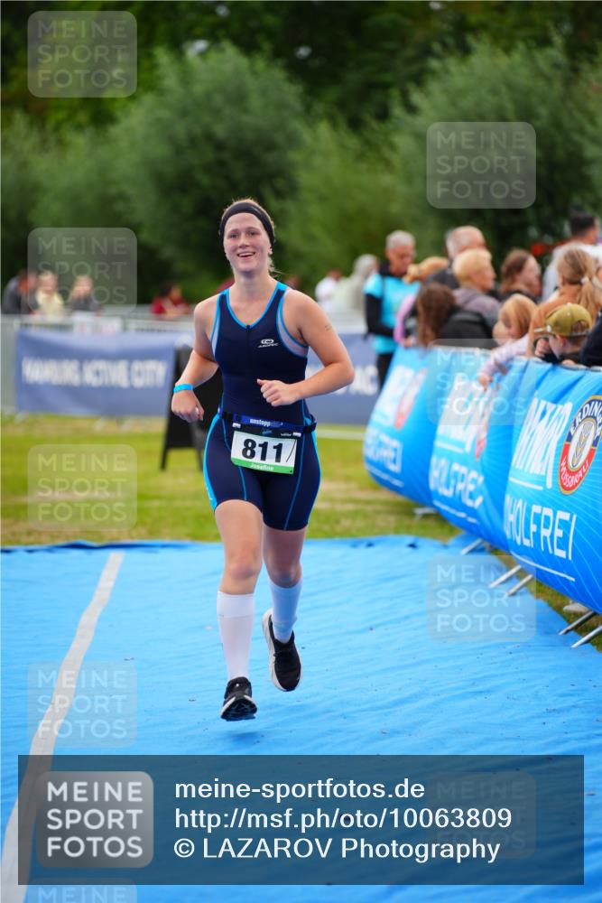 30.08.2026 - Elbe Triathlon Hamburg LAZAROV Photography http://msf.ph/oto/10063809 30.08.2026 11:59:11 Ziel 811 meine-sportfotos.de