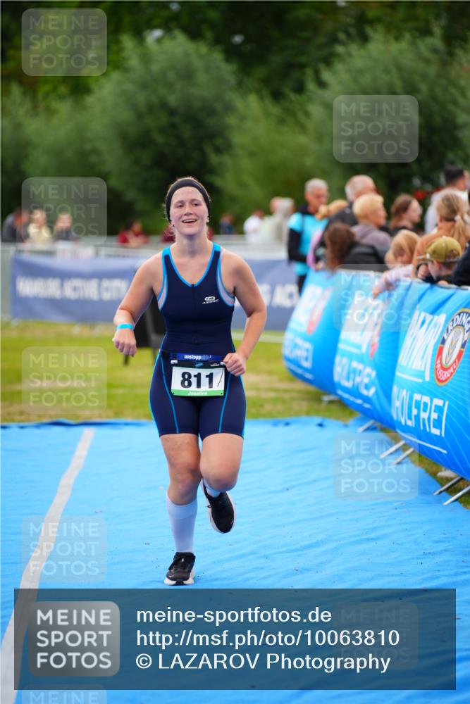 30.08.2026 - Elbe Triathlon Hamburg LAZAROV Photography http://msf.ph/oto/10063810 30.08.2026 11:59:11 Ziel 811 meine-sportfotos.de