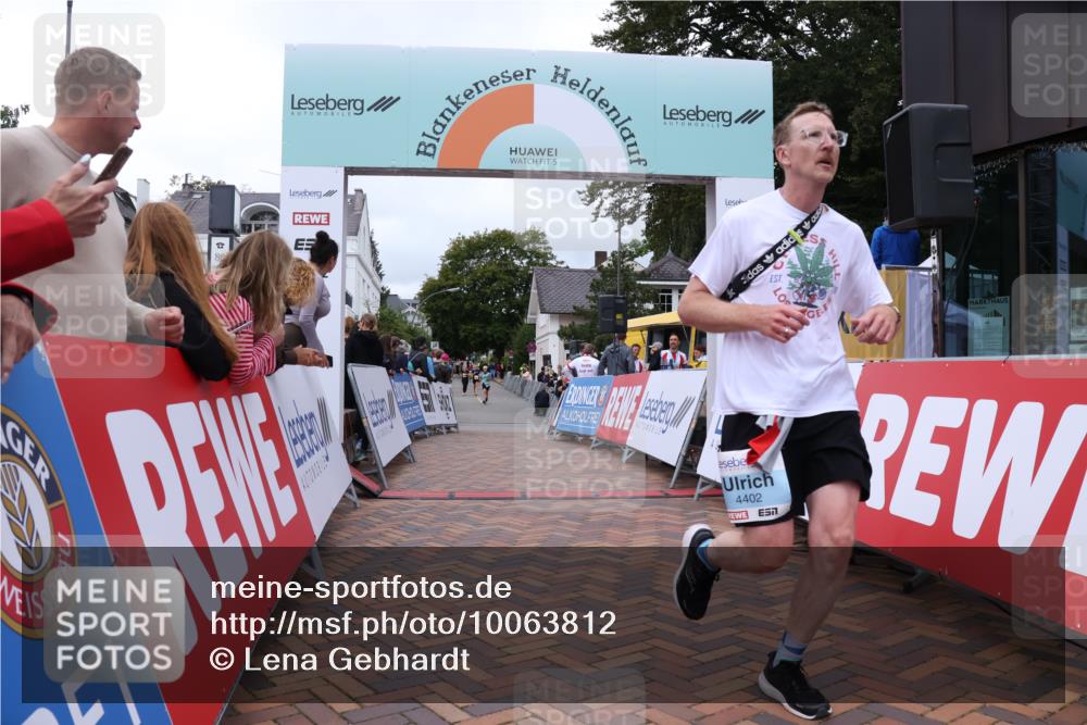 30.08.2026 - Blankeneser Heldenlauf Lena Gebhardt http://msf.ph/oto/10063812 30.08.2026 12:40:32 Ziel 2725, 4402, 4446 meine-sportfotos.de