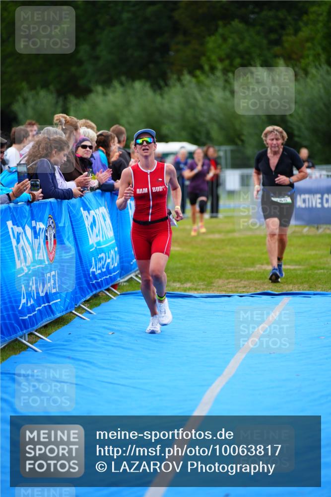 30.08.2026 - Elbe Triathlon Hamburg LAZAROV Photography http://msf.ph/oto/10063817 30.08.2026 11:59:24 Ziel 785, 859, 1131 meine-sportfotos.de