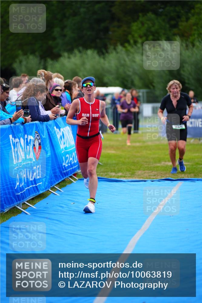 30.08.2026 - Elbe Triathlon Hamburg LAZAROV Photography http://msf.ph/oto/10063819 30.08.2026 11:59:24 Ziel 785, 859, 1131 meine-sportfotos.de