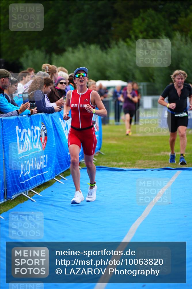 30.08.2026 - Elbe Triathlon Hamburg LAZAROV Photography http://msf.ph/oto/10063820 30.08.2026 11:59:25 Ziel 785, 859, 1131 meine-sportfotos.de