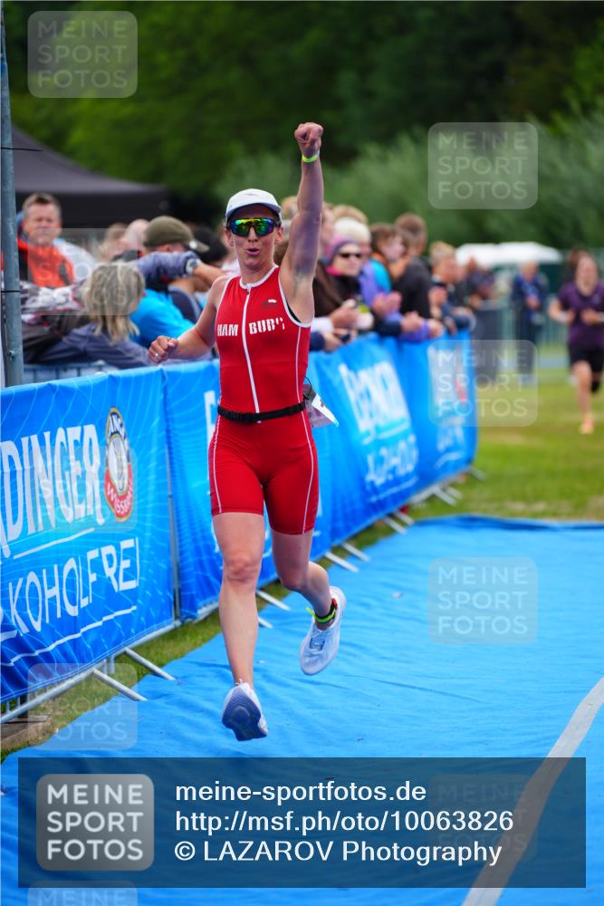 30.08.2026 - Elbe Triathlon Hamburg LAZAROV Photography http://msf.ph/oto/10063826 30.08.2026 11:59:25 Ziel 785, 859, 1131 meine-sportfotos.de