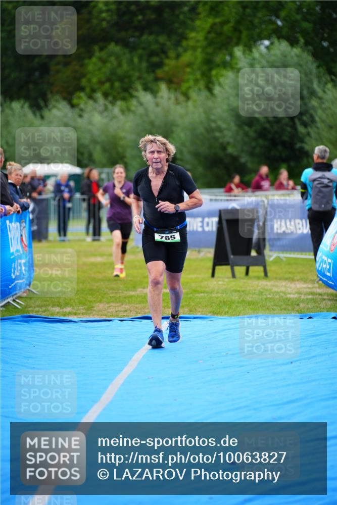 30.08.2026 - Elbe Triathlon Hamburg LAZAROV Photography http://msf.ph/oto/10063827 30.08.2026 11:59:27 Ziel 785, 859, 1131 meine-sportfotos.de